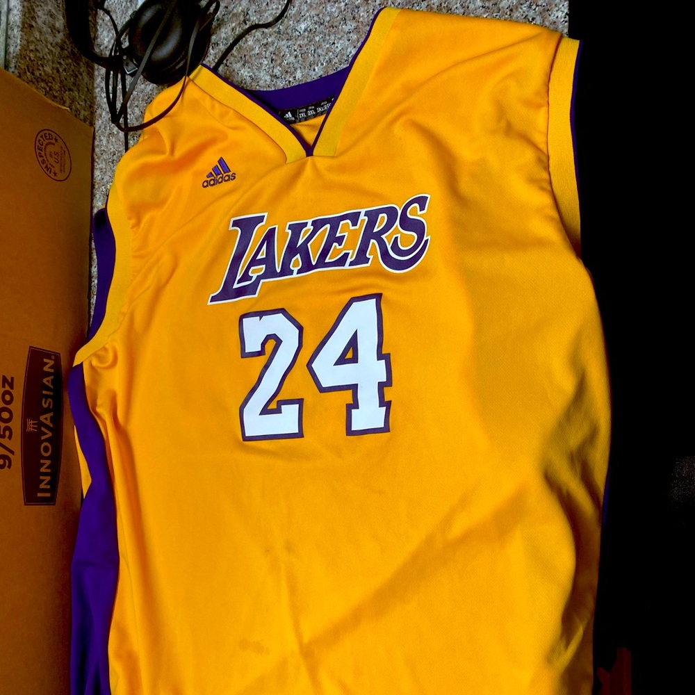 A 2XL Kobe Bryant  2013 Lakers Jersey